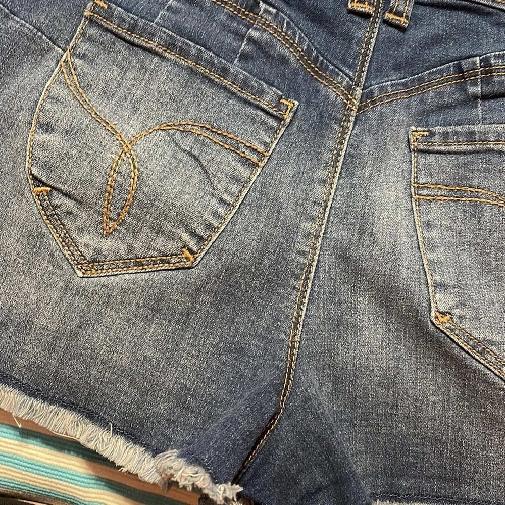 YMI jean shorts size 3/26